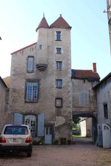 Hôtel Coiffier : Façade sur cour, vue générale