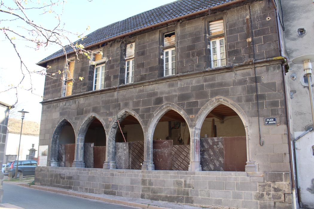 Maison à arcades : Façade sur rue, vue générale