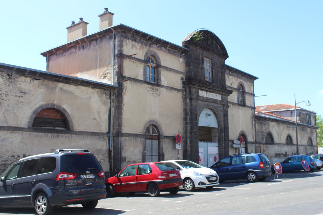 Caserne Vercingétorix : Porte monumentale, façade nord, vue générale