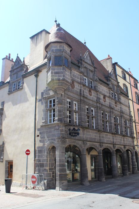 Maison des Consuls : Façade sur la rue de l'Hôtel-de-Ville, vue générale