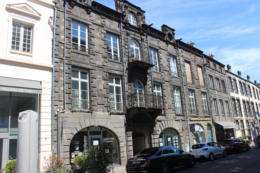 Hôtel de Laval de Lacresne : Façade sur rue, vue générale