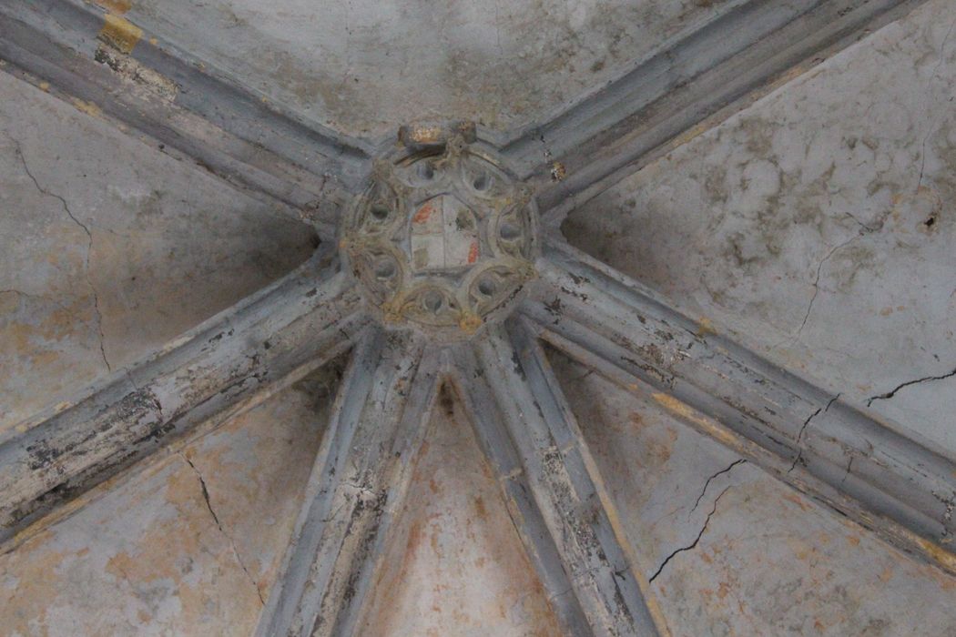 Eglise de Courtesserre : Nef, détail de la clef de voûte du choeur