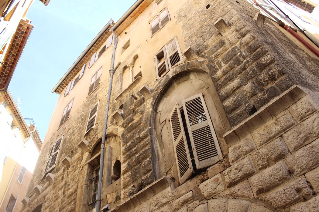 maison : façade sur la rue Mougins-Roquefort, vue partielle