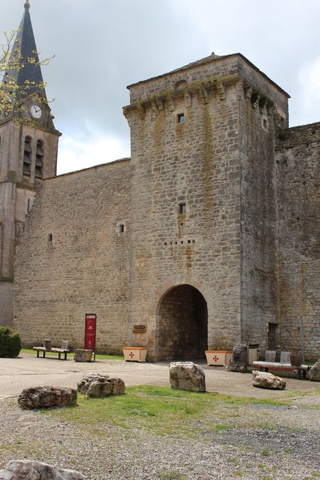 Fortifications : porte est, élévation est, vue générale