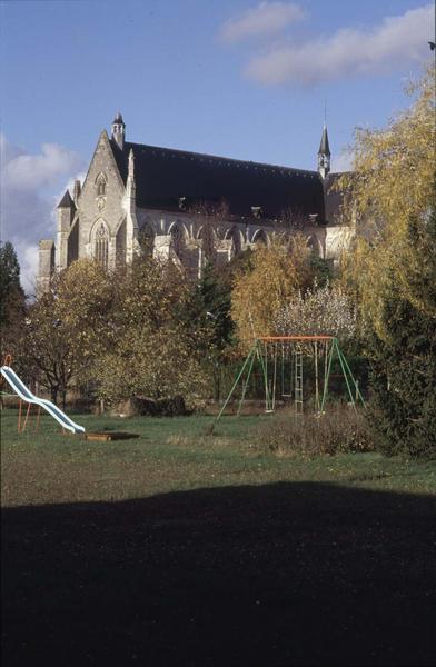 Ensemble nord-ouest depuis un jardin