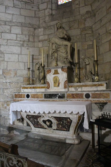 autel de la Vierge : autel, tabernacle, gradins d'autel - © Ministère de la Culture (France), Médiathèque du patrimoine et de la photographie, diffusion RMN-GP