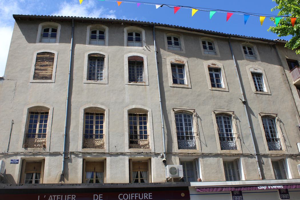 Maison : façade sud, vue générale