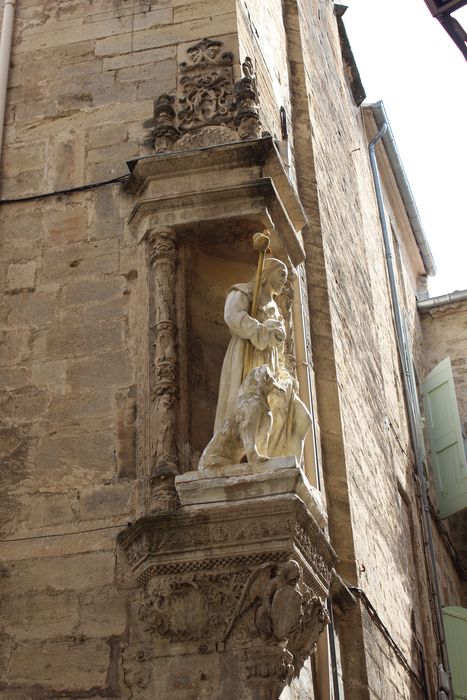 Immeuble : détail de la niche d'angle, statue de saint Roch