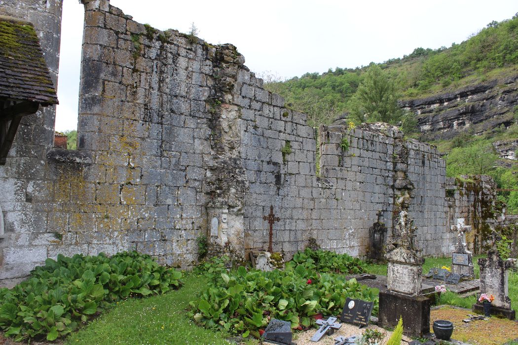 Église Notre-Dame-du-Val-Paradis : vue générale du mur extérieur nord de la nef