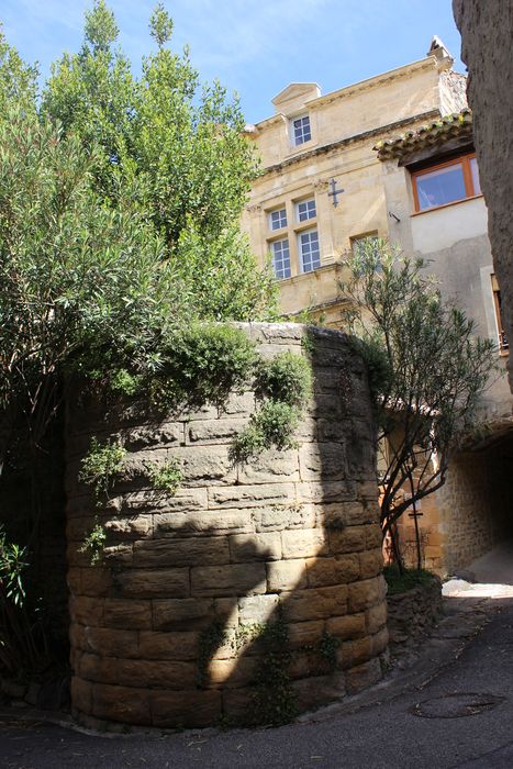 Château de la Fare : tour sud-est, vue générale