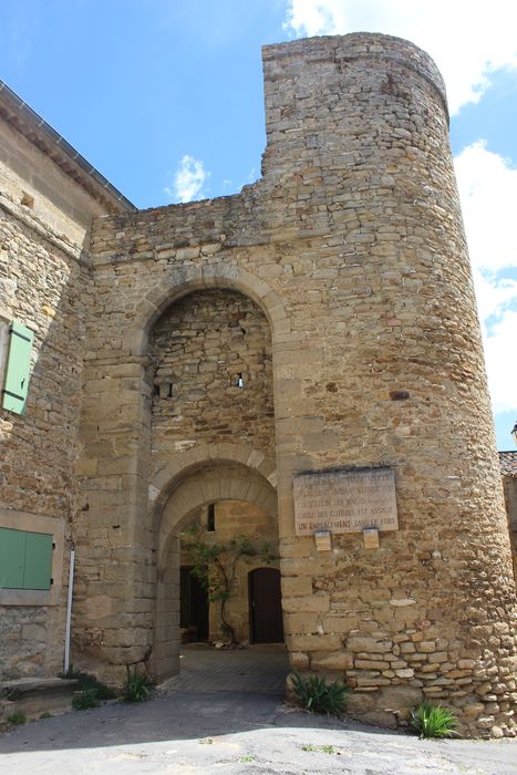 Fort : porte d'accès sud, élévation ouest, vue générale