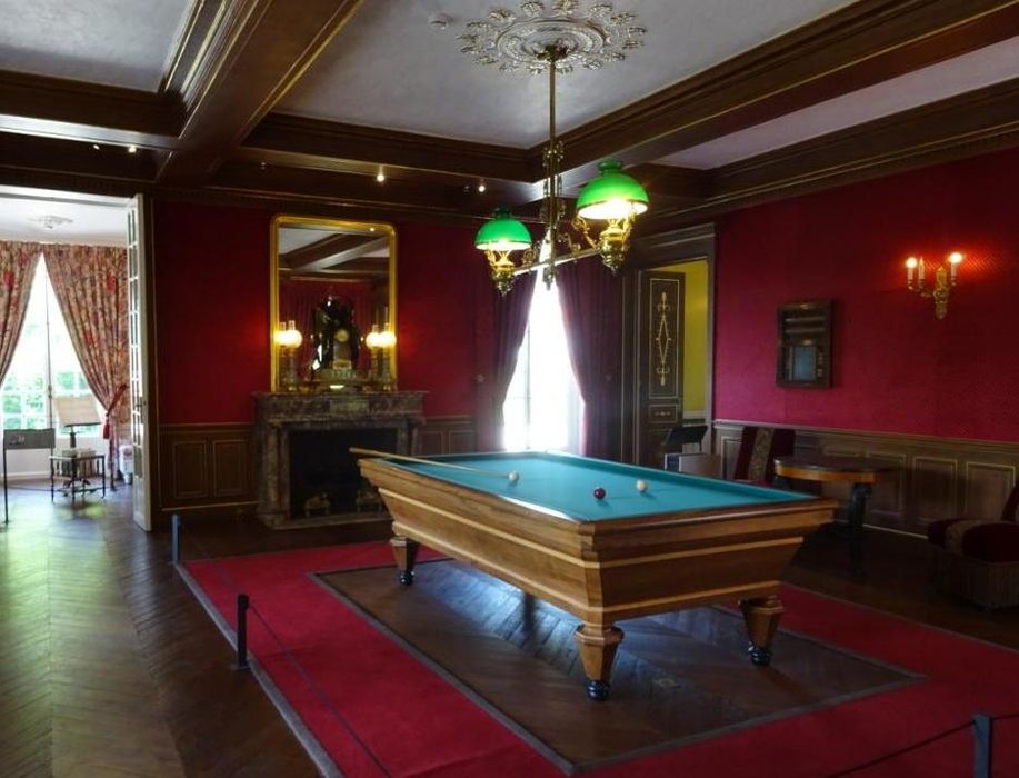 Propriété Caillebotte : salle de billard, vue générale