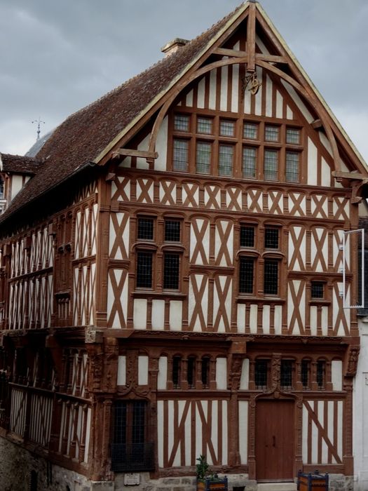 Maison de bois ou maison du bailli : façade sur rue, vue générale