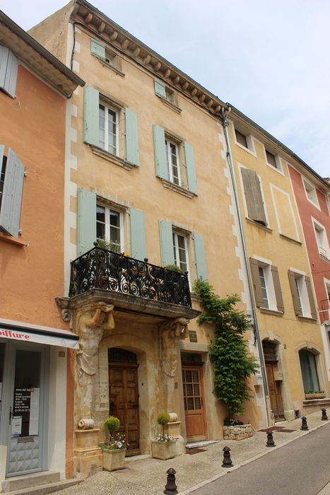 Maison à cariatides : façade sur rue, vue générale