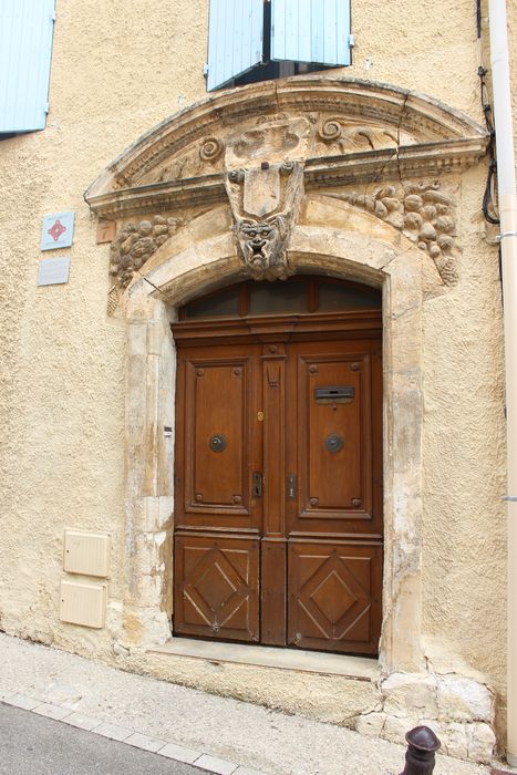 Maison Silvestre : porte d’accès sur rue, vue générale