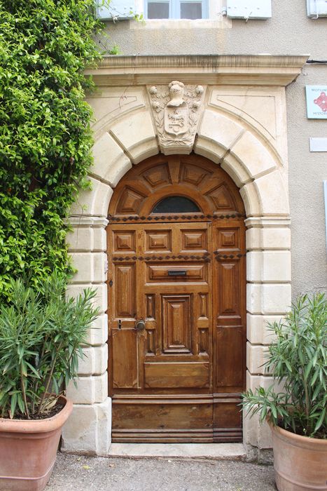 Maison Allemand : porte d’accès sur rue, vue générale