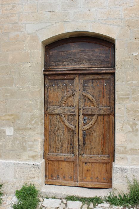 Eglise haute : porte d’accès ouest, vue générale