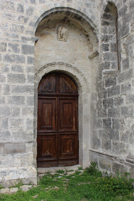 Eglise haute : portail d’accès sud, vue générale