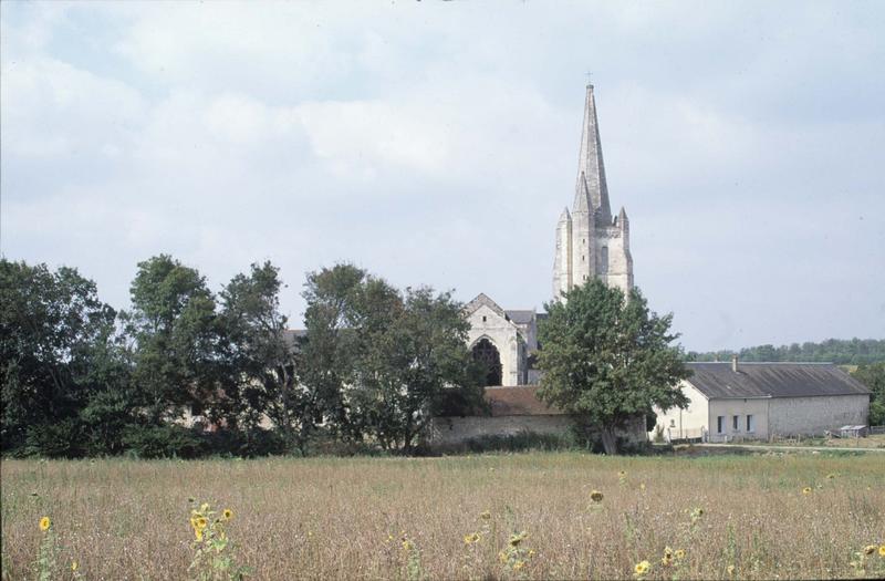 Clocher de l'église et bâtiments