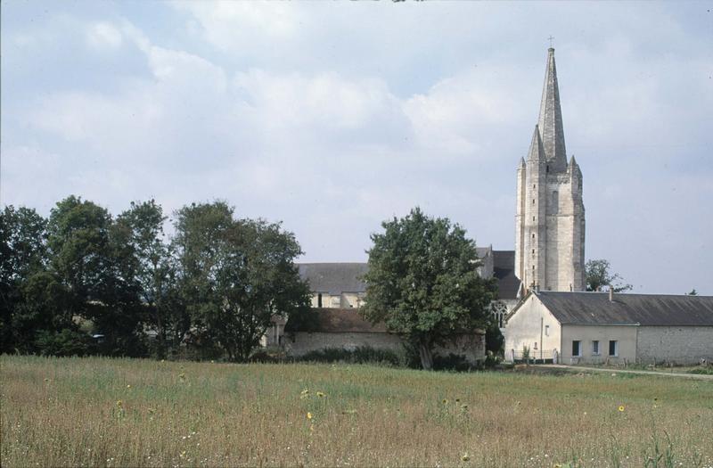 Clocher de l'église et bâtiments