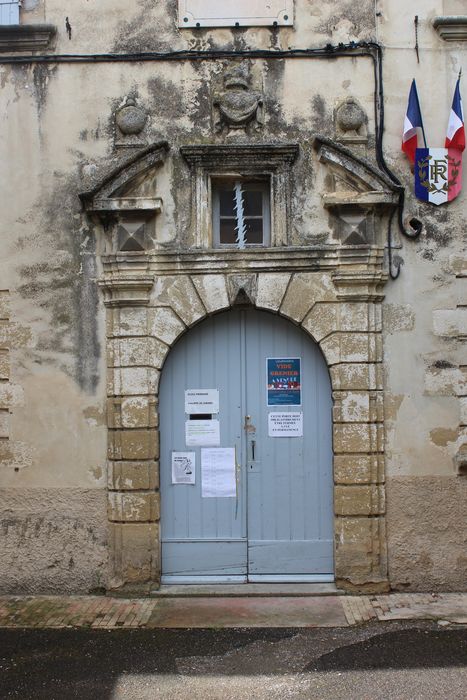 Ancien hôtel de Girard : façade nord-est, porte d’accès, vue partielle