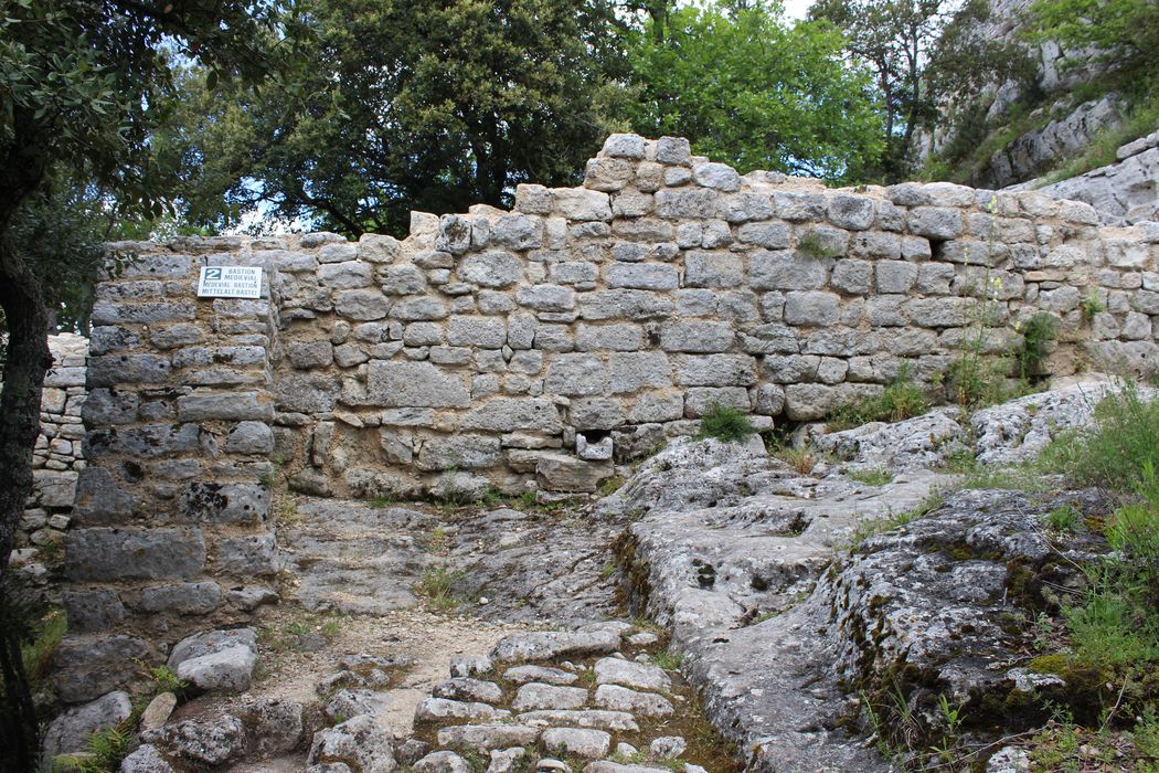 Fort (vestiges du) : ruines du bastion médiéval, vue partielle