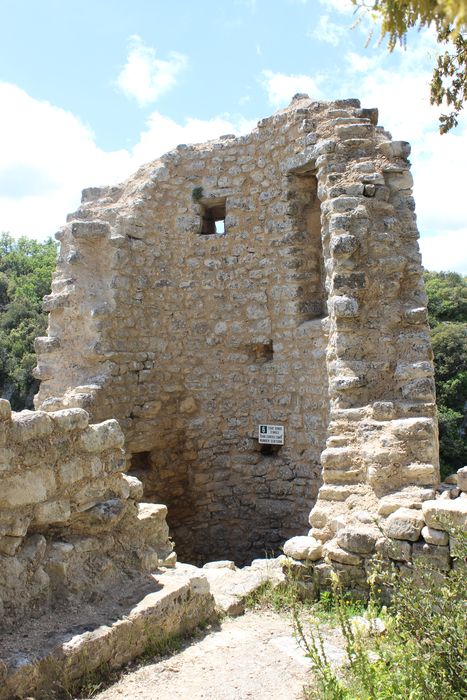 Fort (vestiges du) : tour ronde des remparts ouest, vue générale