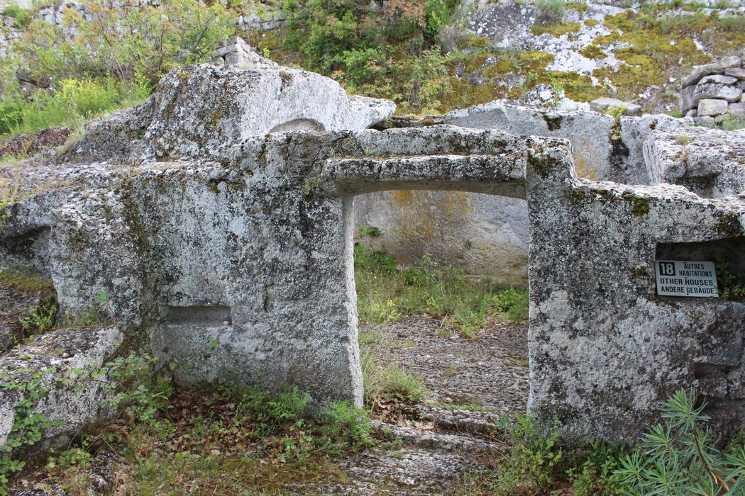 Fort (vestiges du) : vestiges d’habitations, vue partielle