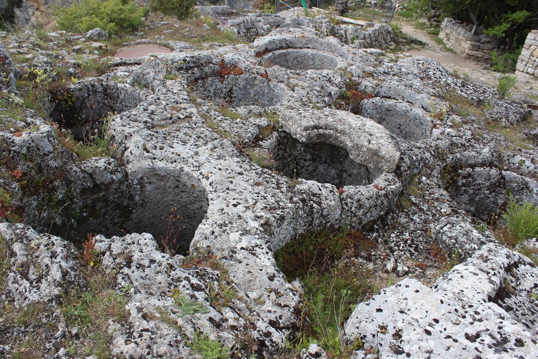 Fort (vestiges du) : silos, vue générale