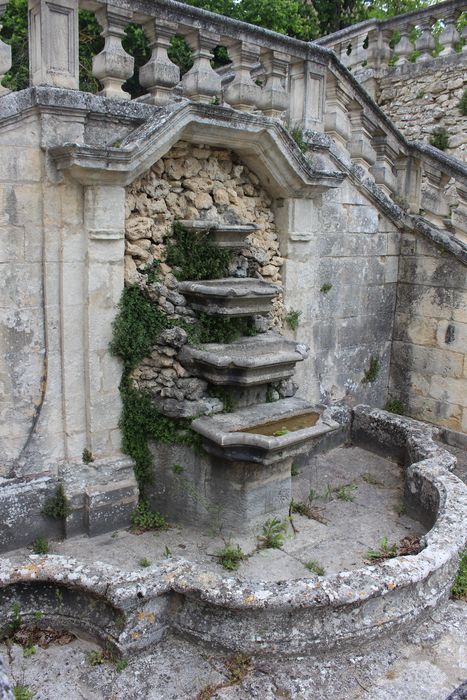 Château : escalier monumental du jardin, vue partielle