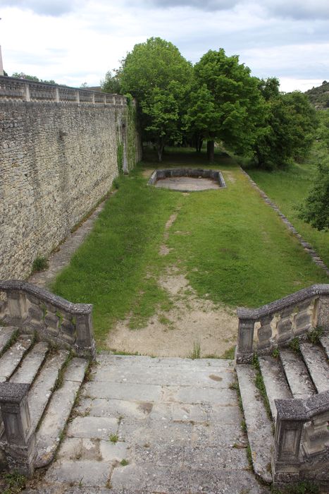 Château : terrasse nord-ouest, vue générale