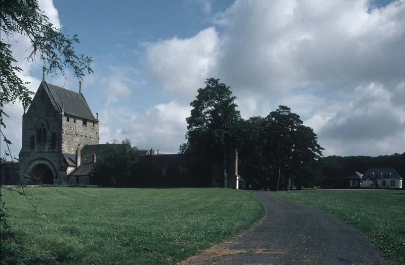 Châtelet d'entrée et mur d'enceinte