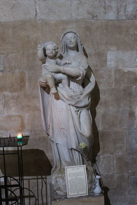 statue : Vierge à l'Enfant