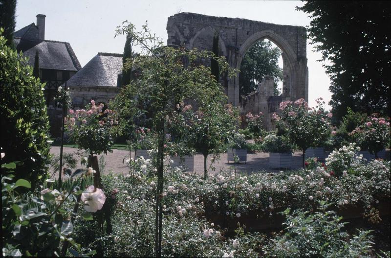 Porche en ruines et toitures