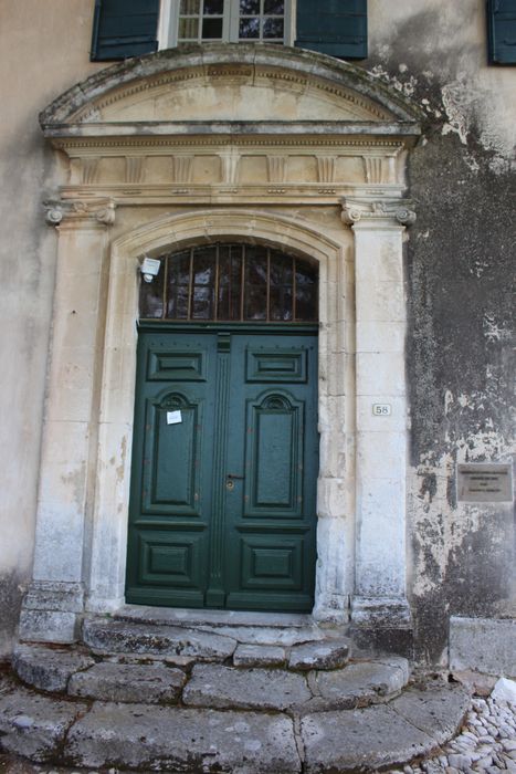 Hôtel de Tingry : porte d’accès sur rue, vue générale