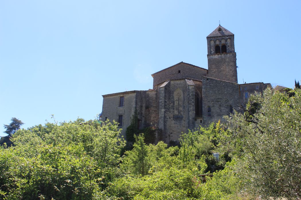 Eglise Saint-Hilaire : chevet, vue partielle