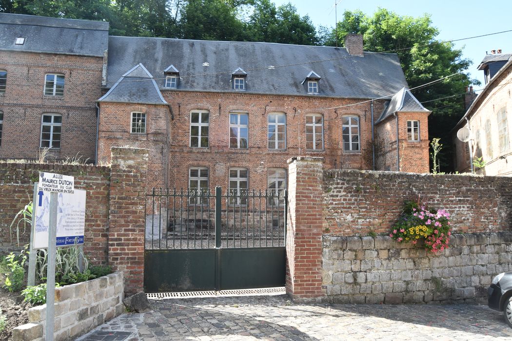 façade sud-est, vue générale