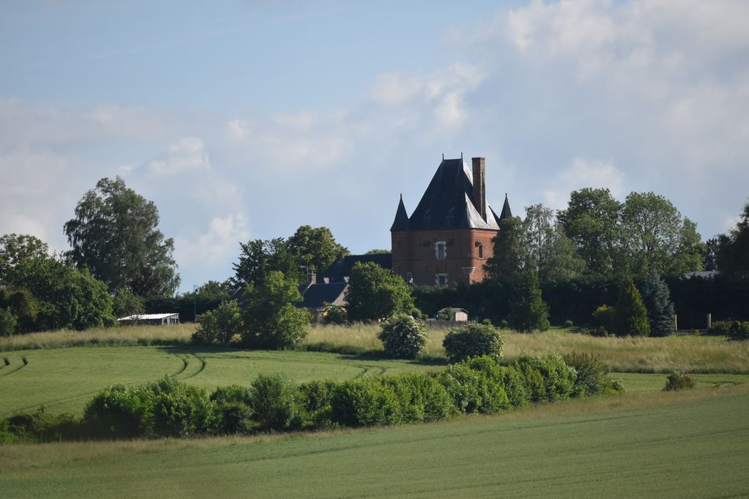 vue générale du château dans son environnement depuis le Nord-Est