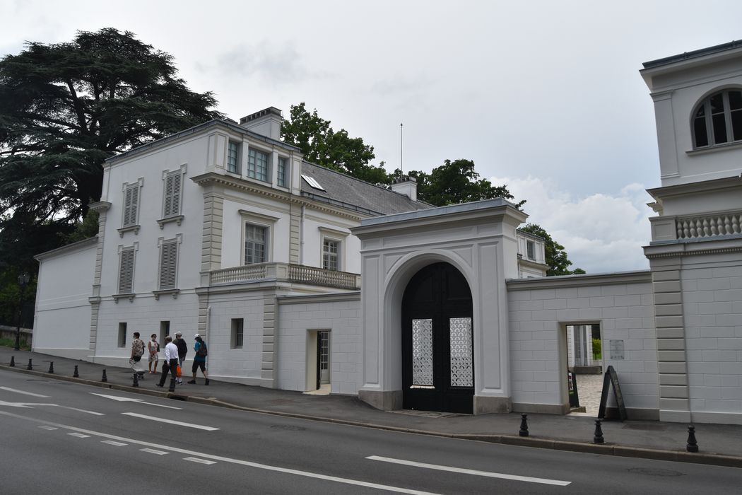 château, porche d'accès est, vue générale