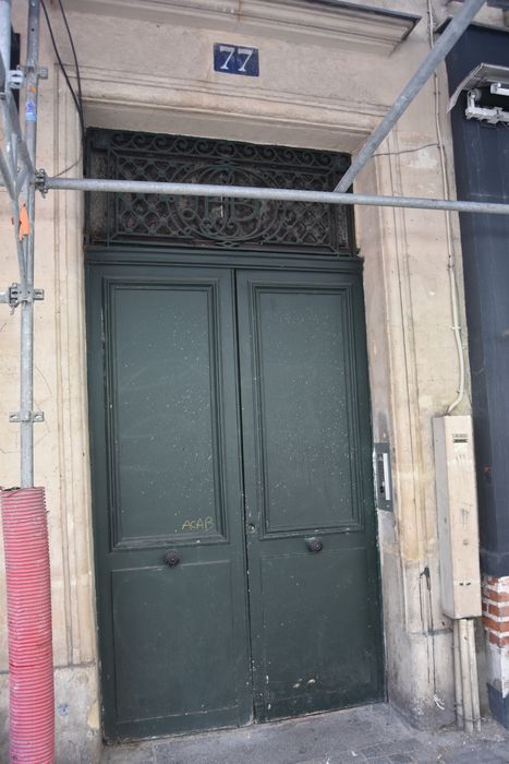 porte d'accès sur rue, vue générale