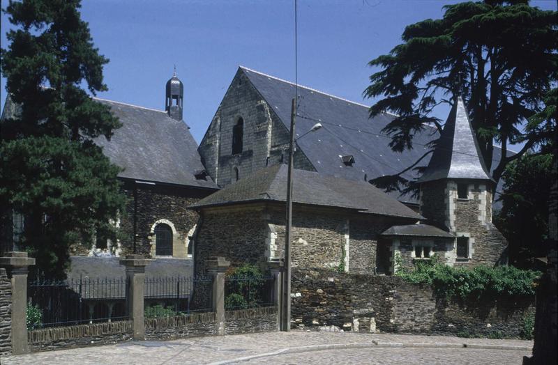 Ensemble nord-ouest : chapelle, cloître et ancienne salle des malades