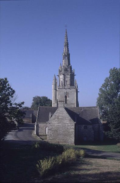 Clocher et façade est