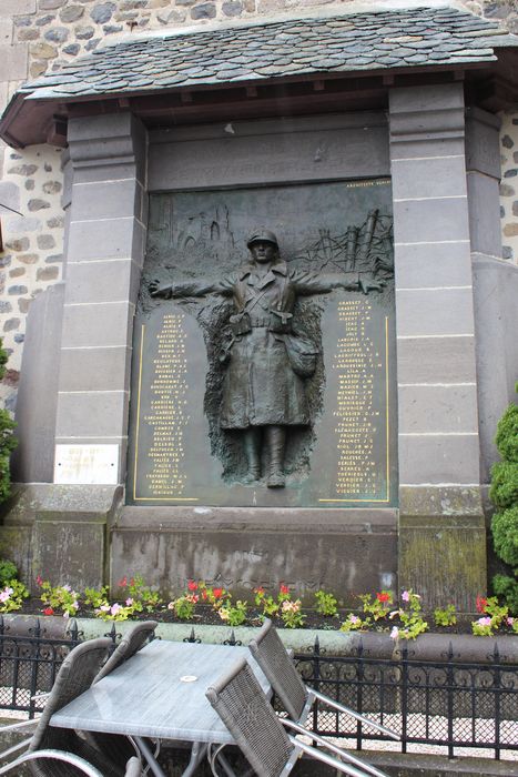 vue générale du monument aux morts