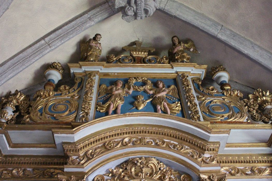 retable de la chapelle sud, détail du fronton