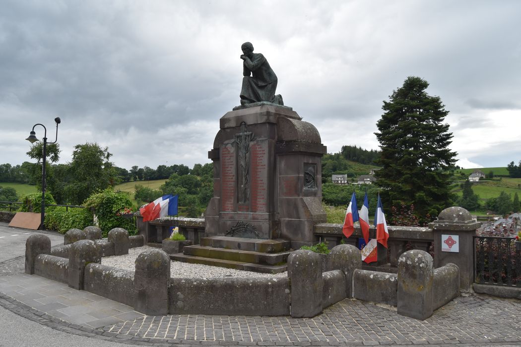 vue générale du monuments aux morts