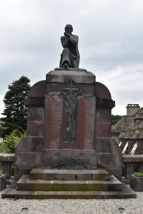 vue générale du monuments aux morts