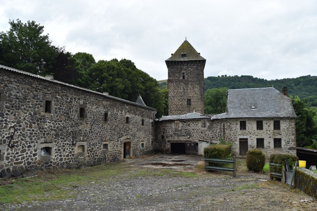 grange et habitation, ensemble sud et ouest, vue générale