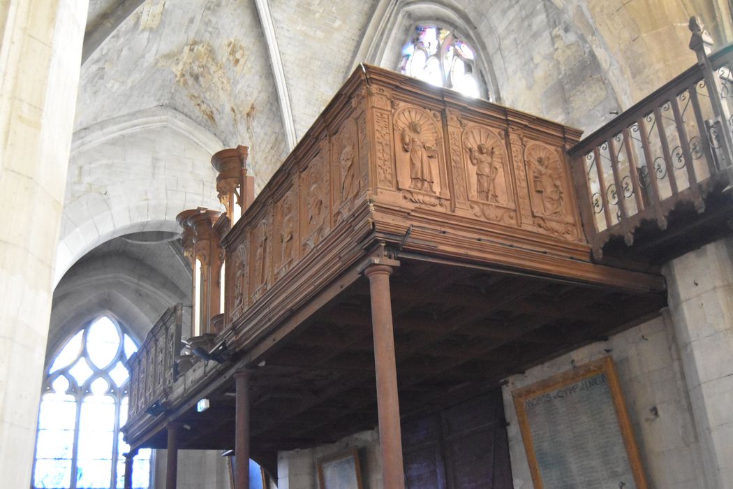 Orgue de tribune : tribune d'orgue ; buffet d'orgue