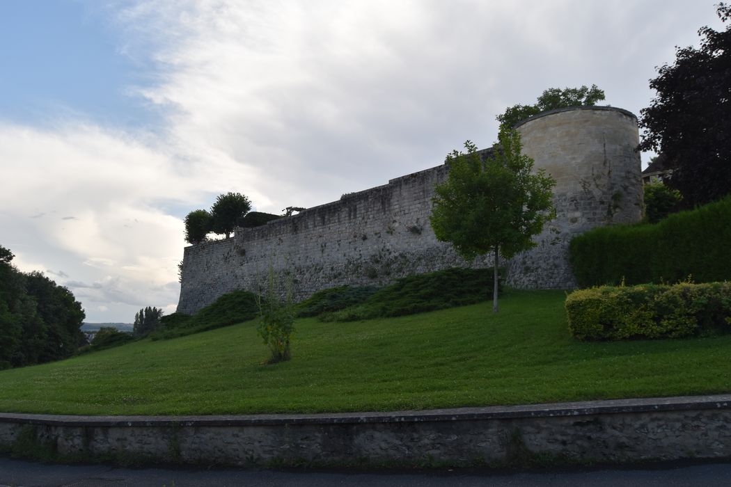 vue générale des remparts depuis l’Est