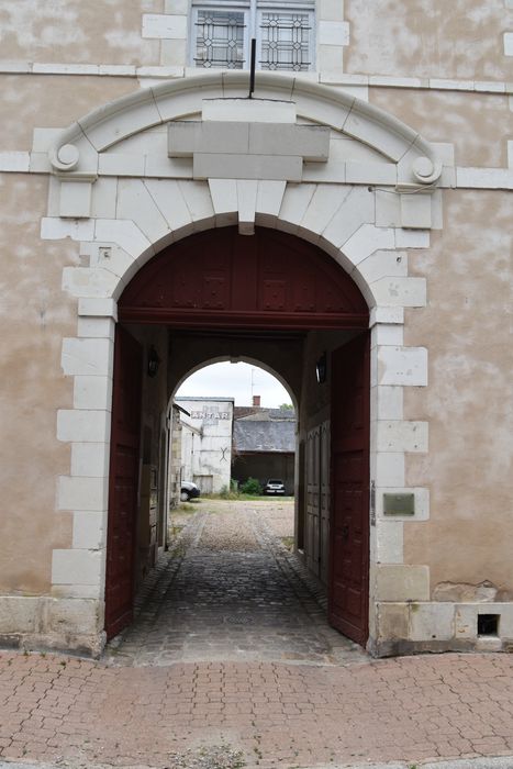 façade sur rue, vue générale du porche d’accès